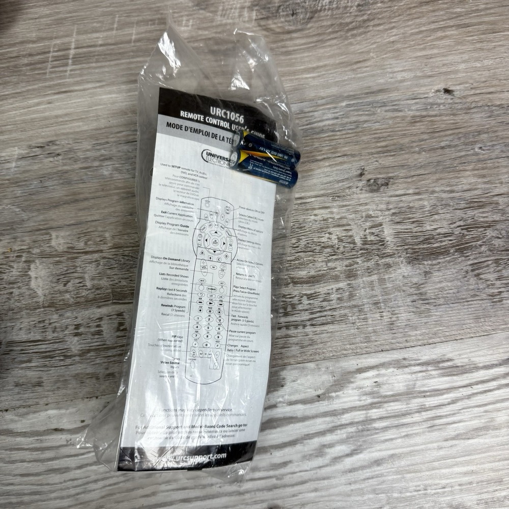 Universal Remote Control Rogers URC1056 Source With Batteries‎ & Manual